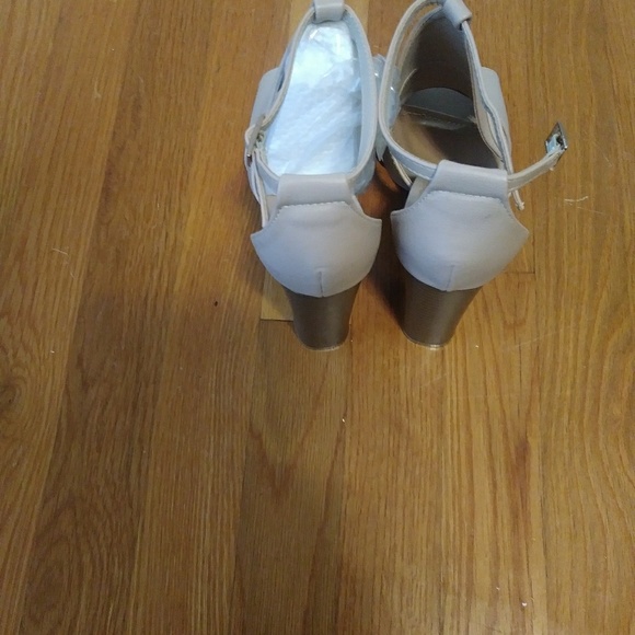 Classy and elegant ladies shoe size 8. - Picture 4 of 4